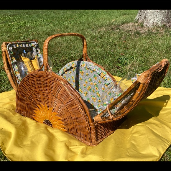 Antique Other - Vintage wicker sunflower large picnic basket